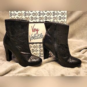 Very Volatile Ankle Boots Size 7.5